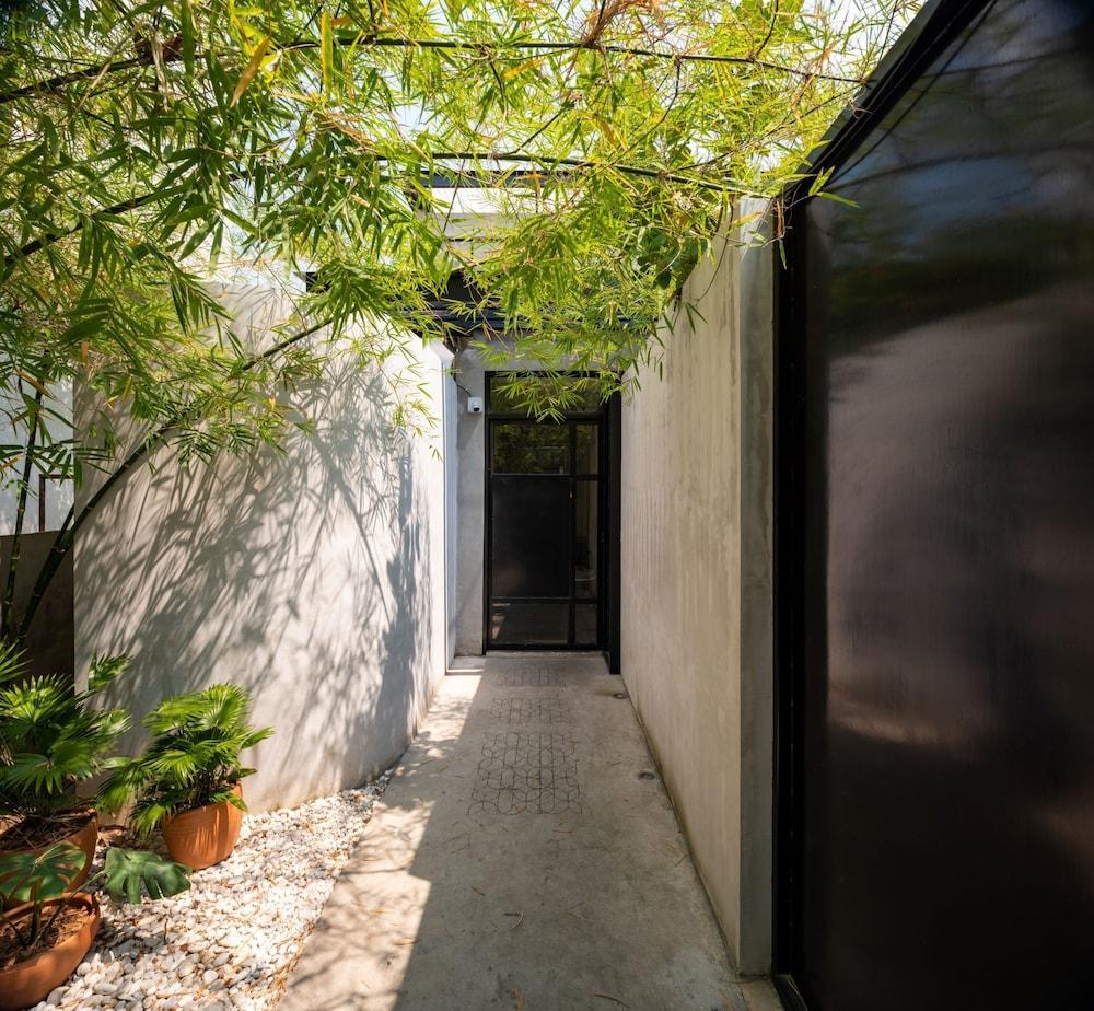 Cherlock Hotel Chiang Mai Ngoại thất bức ảnh
